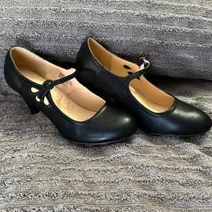 Mary Jane heels 👠